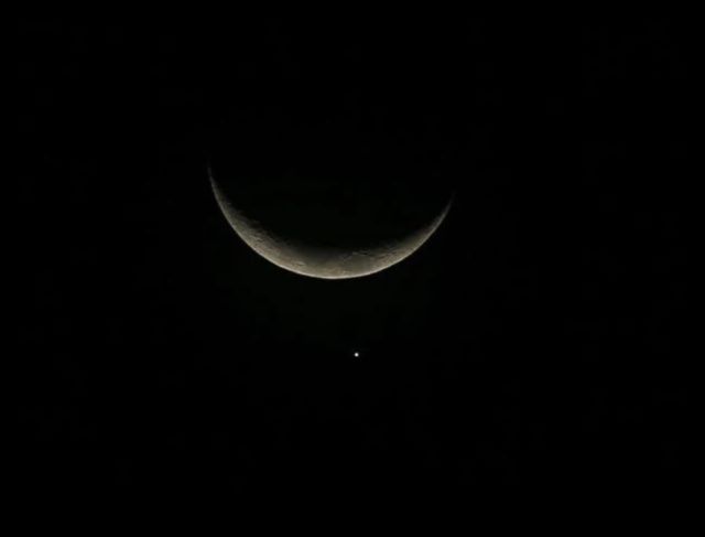 Mēness luminiscence Mūsu tuvākā debesu kaimiņa mirdzošais skaistums 5 Mēness luminiscence: starojošs skaistums starp planētu brīnumiem