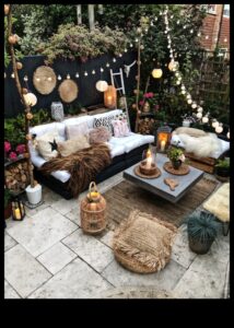 Kā es varu izveidot Boho iedvesmotu āra atpūtas zonu ar Marokas pufiem?